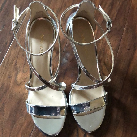 Nine West silver heels - Picture 1 of 5